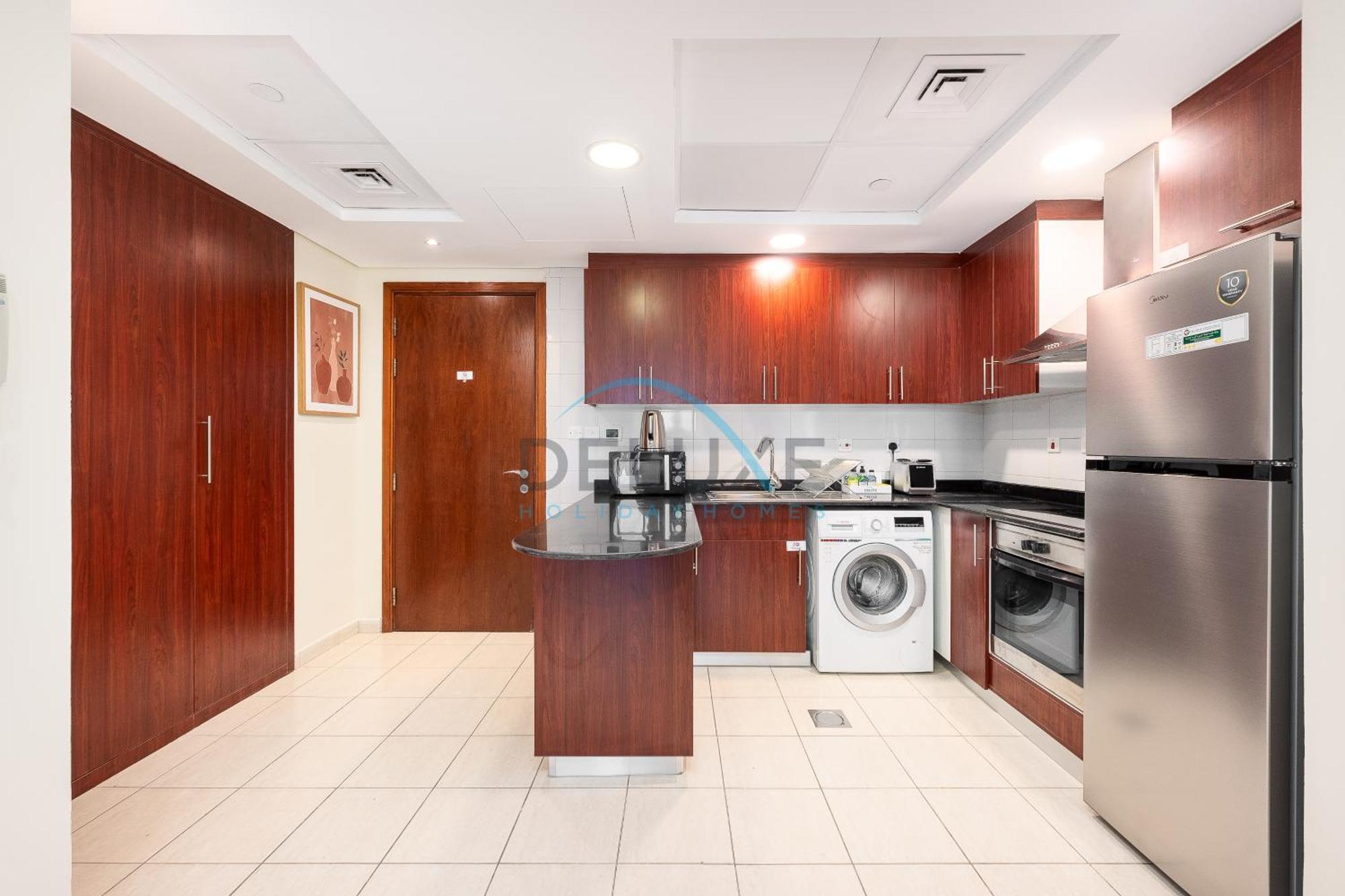 Bright 1br With Views, Jumeirah Towers By Deluxe Holidya Homes Apartment *
