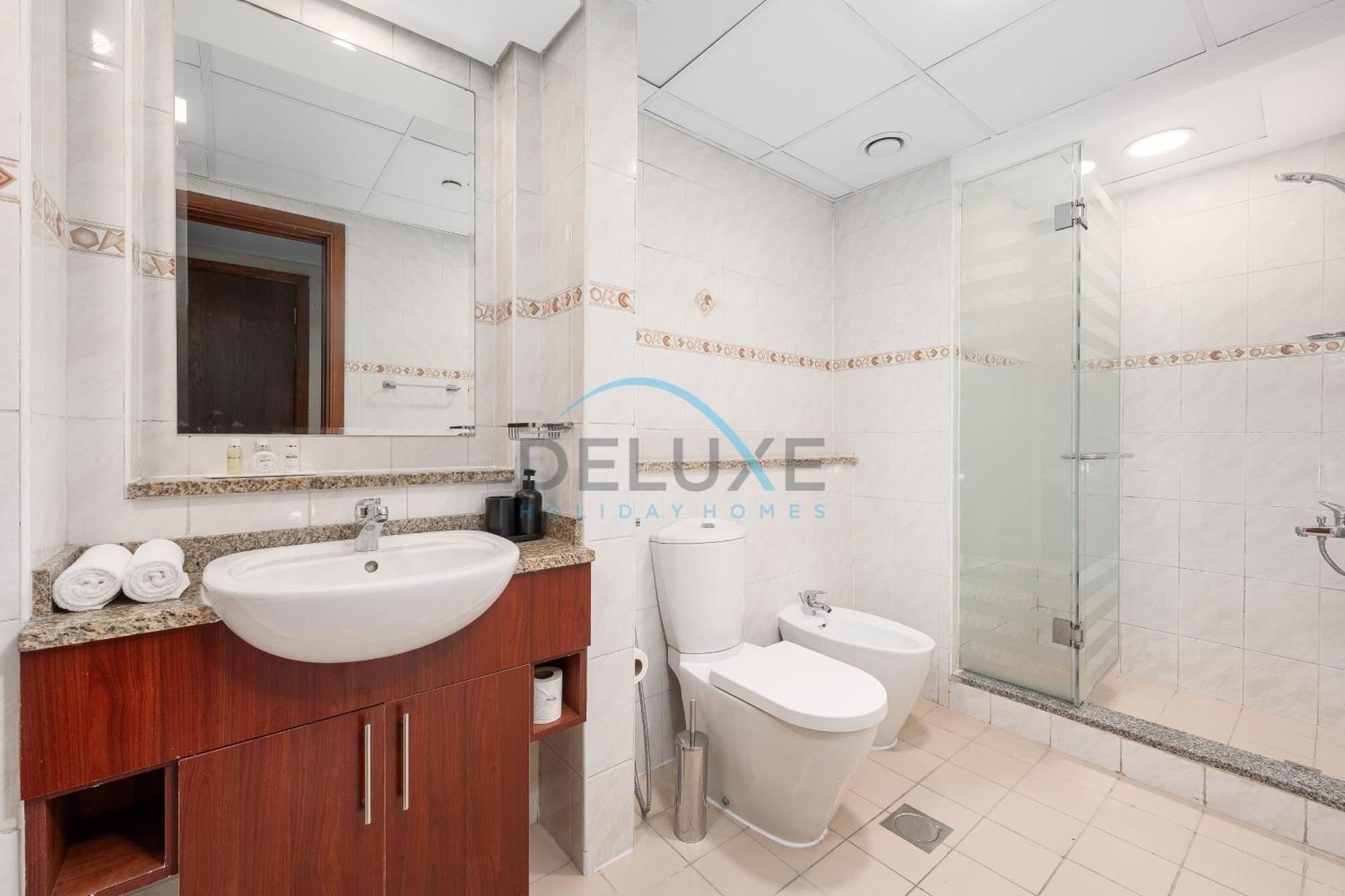 Bright 1br With Views, Jumeirah Towers By Deluxe Holidya Homes * Dubai