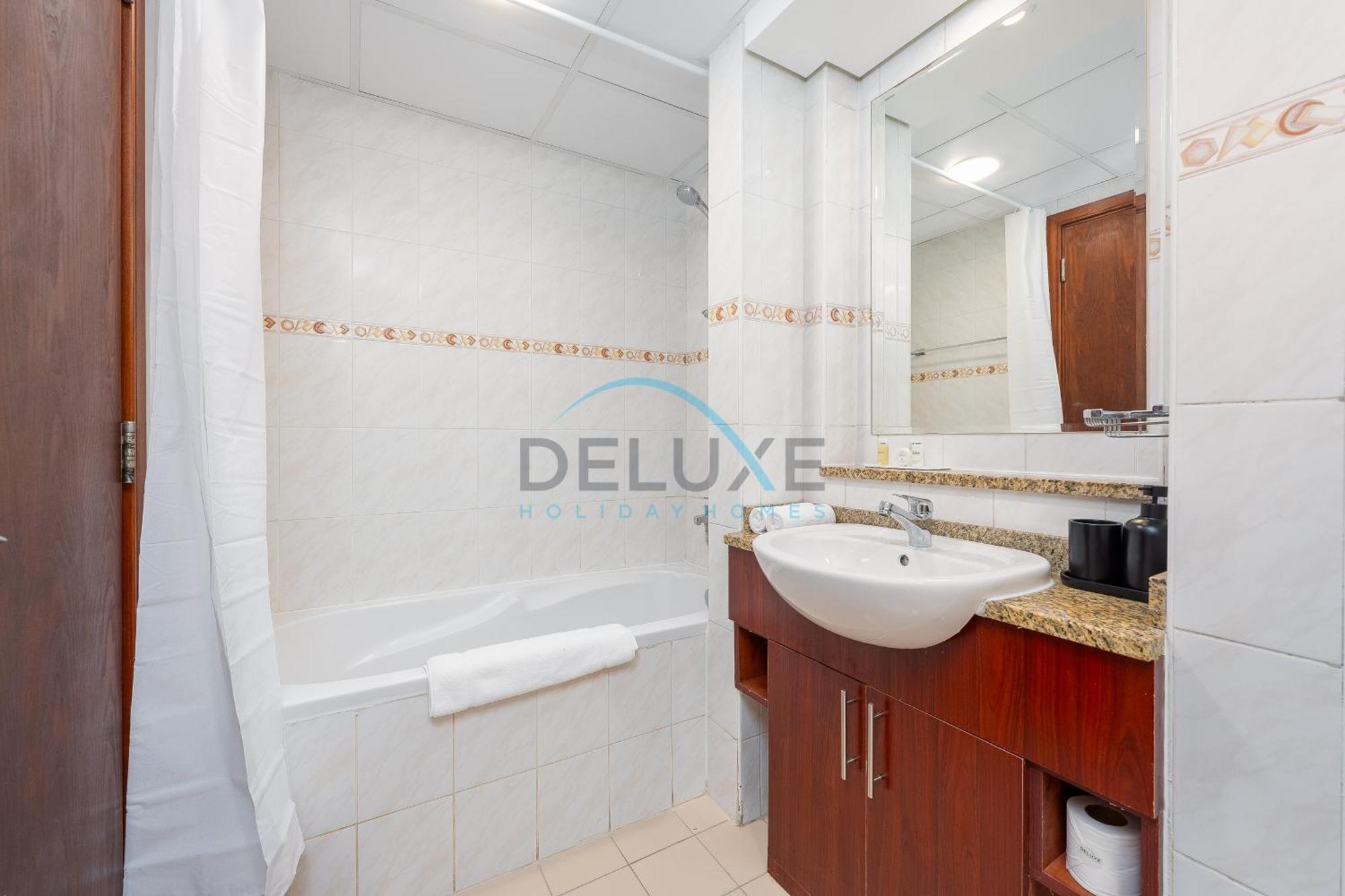 Bright 1br With Views, Jumeirah Towers By Deluxe Holidya Homes Apartment